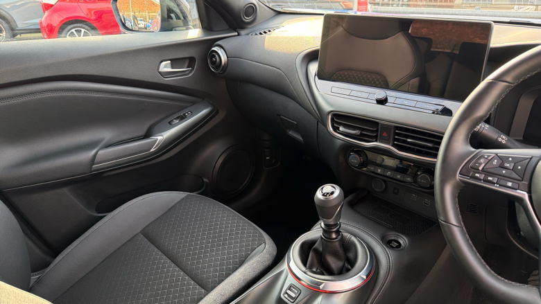 Nissan Juke 1.0 DiG-T N-Connecta 5dr Petrol Hatchback